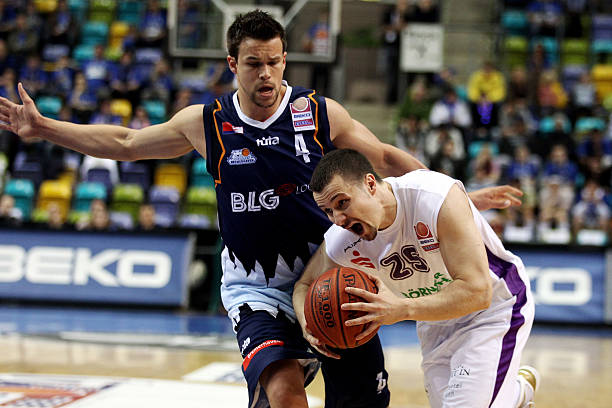 足够情报 足够情报